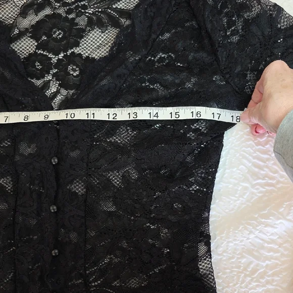 Elegant Black Lace Blouse - Picture 6 of 8